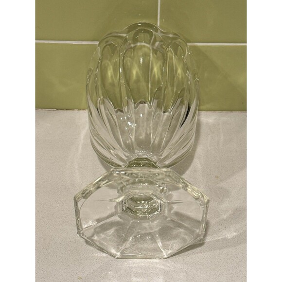 Vintage Two’s Company Clear Glass Paneled Vase – 7 ⅜″ (circa 1964) - Picture 5 of 7